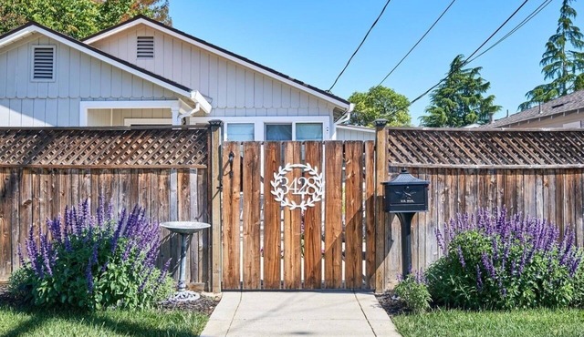 Cozy Guest House close to Downtown!