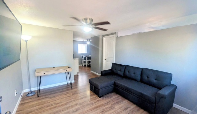 Cozy Guest House Close To Air Base