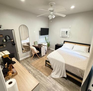 Cozy Guest house near FSU Trails and the airport