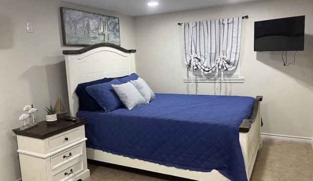 Cozy Guest House on 3 acres