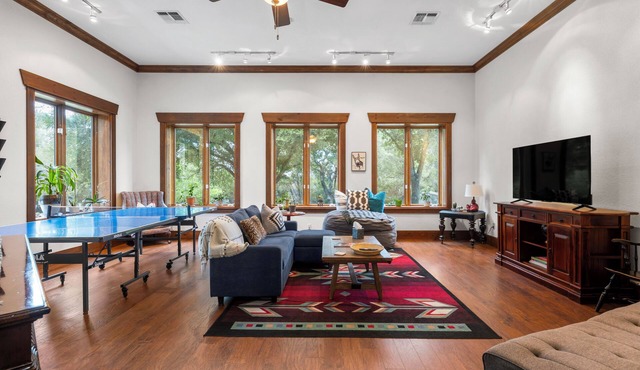 Cozy Guest House on Fitzhugh Rd in the Hill Country, 14 miles to downtown Austin