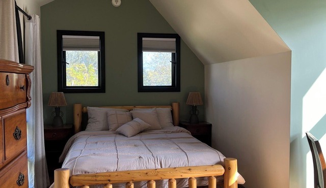 Cozy Guest House on the River