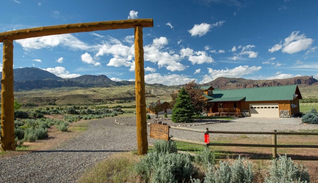 Cozy Guest House on the Road to Yellowstone!