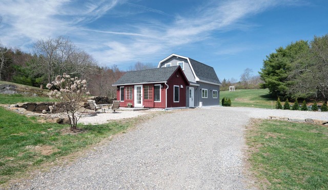 Cozy Guest House on 15 Acres