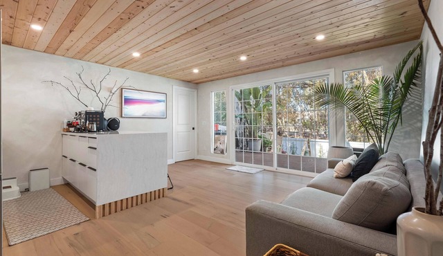 Cozy Guest House Surrounded with nature and Eucalyptus Trees.