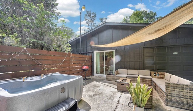 Cozy Guest House w Hot Tub, Firepit & Private