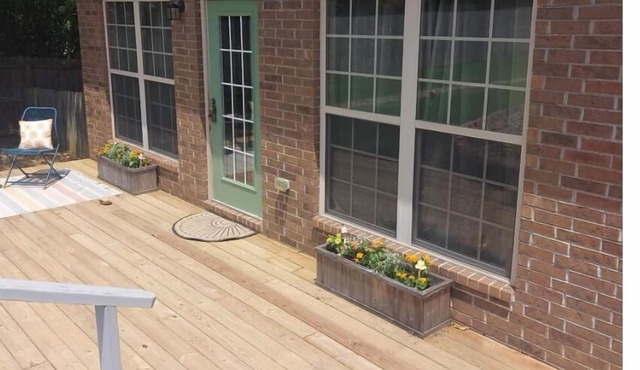 Cozy Guest House w/pool & hot tub!