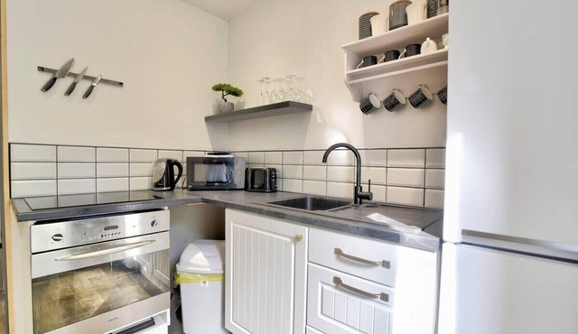 Cozy Guest Lodge with a large secluded garden