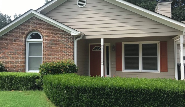Cozy Guest Room Dacula with excellent AC system