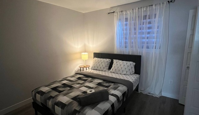 Cozy Guest Room in Quiet Winnipeg Neighborhood