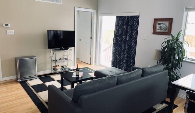Cozy Guest Suite close to downtown and pet friendly!
