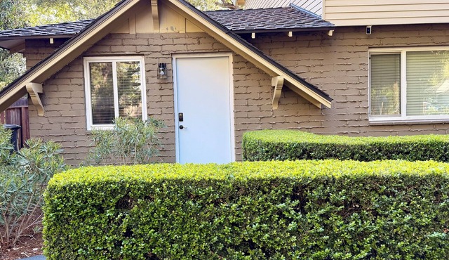 Cozy Guest Suite w/Private Entrance