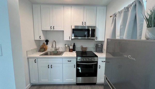 Cozy guest suite w/kitchen & patio - great location- Disney-Beaches-DTLA-Uptown