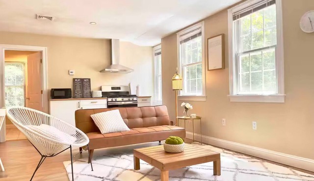 Cozy Guesthouse Near T-Station - Family Friendly