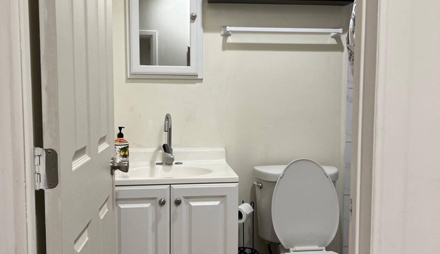 COZY GUESTHOUSE NEAR LAX AIRPORT AND THE BEAUTIFUL BEACHES