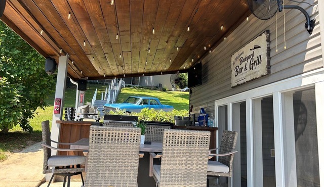Cozy guesthouse on the lake in charming Clanton with AC and WiFi