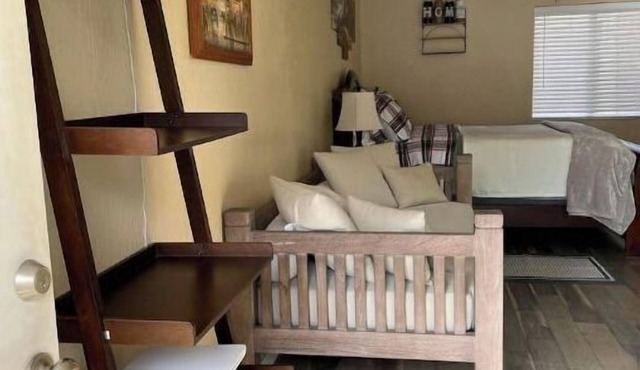 Cozy Guesthouse on 5 acres