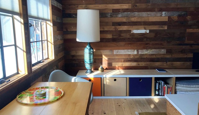 Cozy guesthouse with WiFi in charming Lake Leelanau