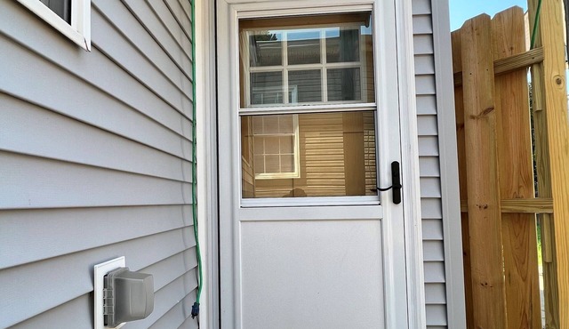 Cozy Guesthouse w/free parking, 15 minutes to D.C., Pet Friendly