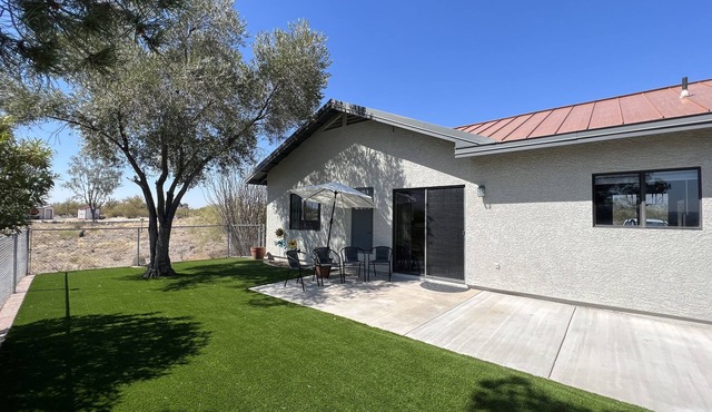 Cozy guesthouse with great views! Close to hiking and biking trails