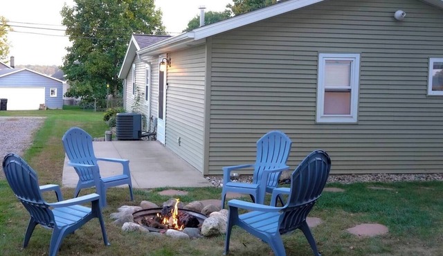 Cozy Gun Lake Hideaway