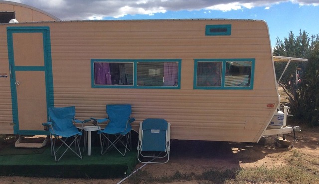 Cozy Gypsy Caravan with Llamas and Beautiful Views