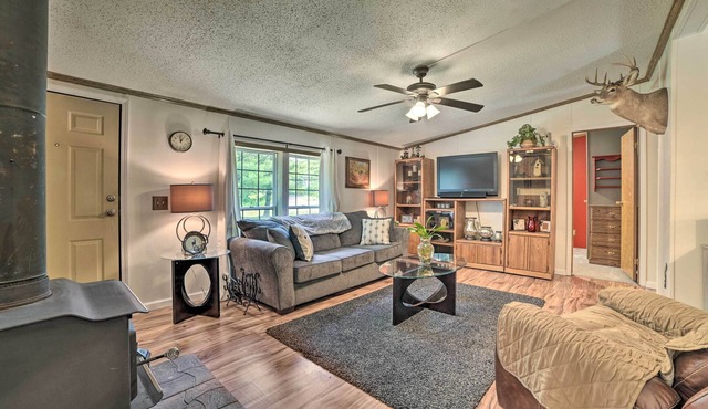 Cozy Hale Home Between Long & Loon Lakes!