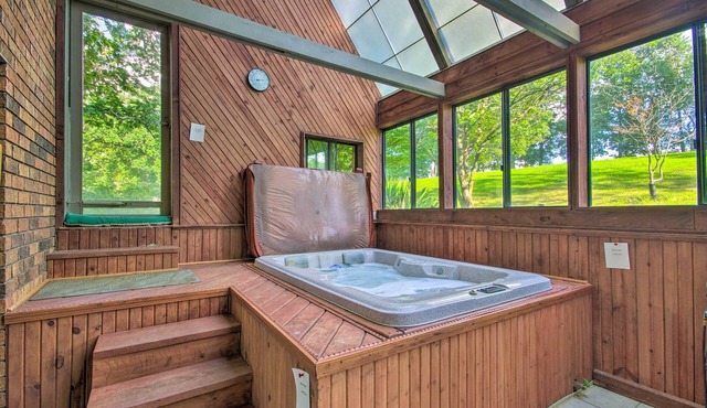 Cozy Hallsville Apartment w/Shared Hot Tub!