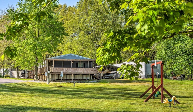 Cozy Hardin Retreat w/Lake Kentucky View!