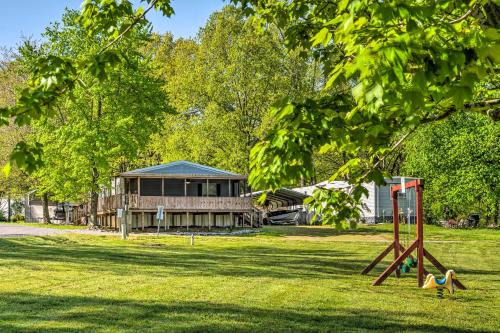 Cozy Hardin Retreat w/Lake Kentucky View!
