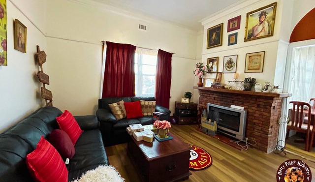 Cozy Harry Potter Home in Maryborough, Victoria, Central, Spacious, Magical Stay