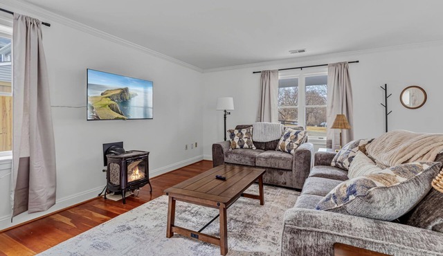 Cozy Haven Cottage - Wedding and Winery Retreat - Leesburg/Purcellville Area