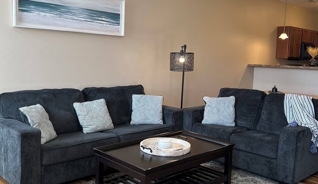 Cozy Haven in Ankeny: Stylish, Delightful, Comfy!