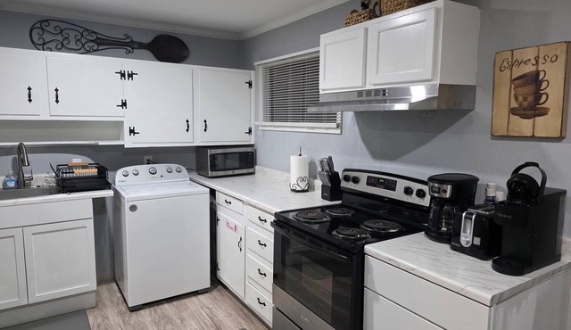 Cozy Haven in Hampton Roads – Near Beaches, Military Bases & Historic Sites!