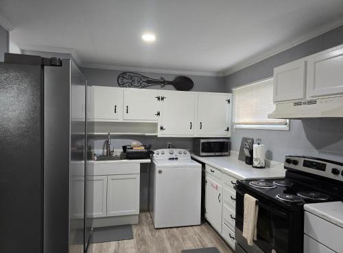 Cozy Haven in Hampton Roads Near Beaches, Military Bases & Historic Sites