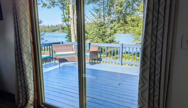 Cozy Haven - Little Lakefront Home
