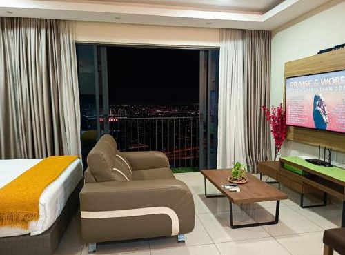 Cozy Haven Middlemist's Red Suite at Trefoil