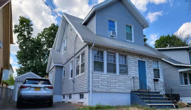 "Cozy Haven Steps from Branch Brook Park 🌳"