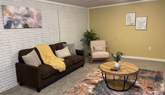 Cozy Haven: Your Home Away from Home Spacious 5-bedroom house with AC and Wi-Fi