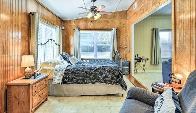 Cozy Hawkinsville Studio on Operating Farm!