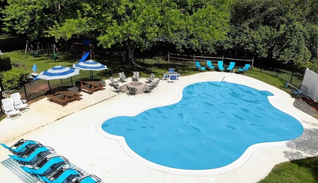 Cozy Hemingway Retreat 3500sf HotTub Pool Tennis Ct