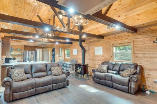 Cozy Hemphill Cabin w/Lake Views & Deck!