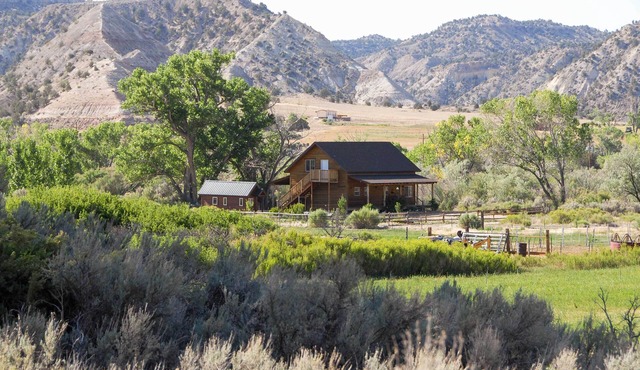 Cozy Henrieville Cabin: 18 Mi to Bryce Canyon NP!