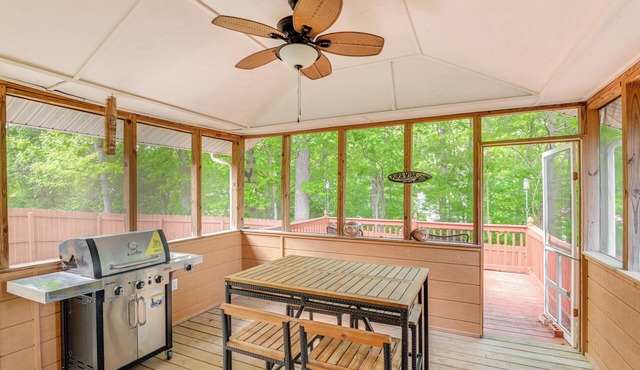 Cozy Hermitage Home w/Deck: 11 Mi to Nashville!