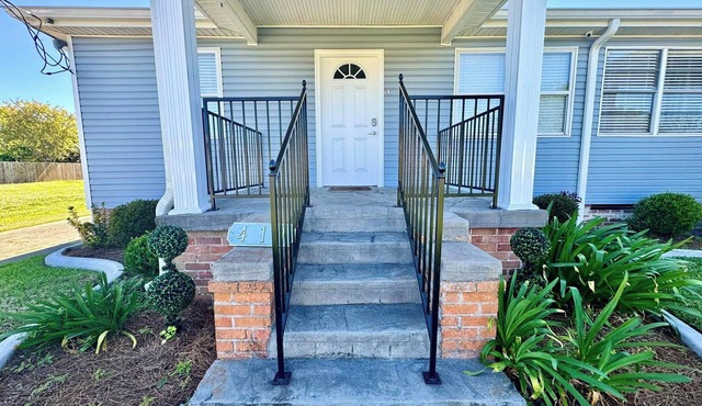 Cozy Hidden Gem 2-bedroom townhome in Historic Old Arabi
