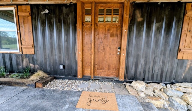 Cozy Hideaway in Rustic Container Home on Private 10 Acres - Fire pit & Hot tub