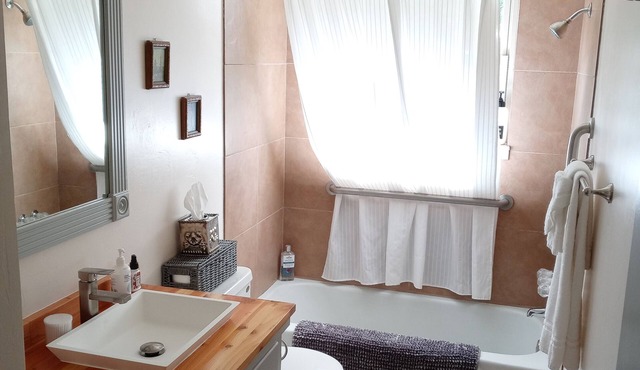 Cozy Hideaway in Town