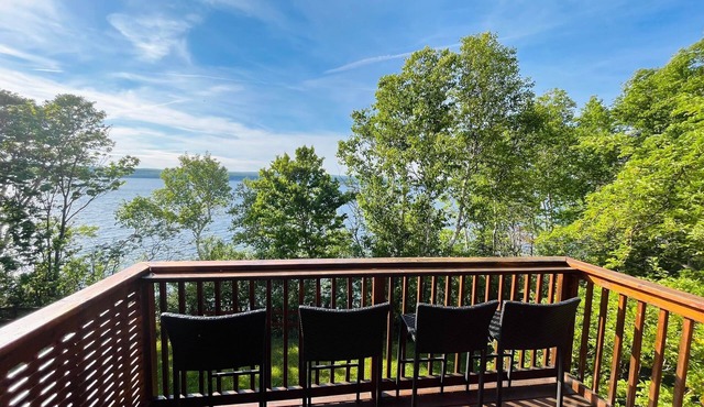 Cozy hideaway on the beautiful Bras d'Or Lakes. Sunset views and your own beach!