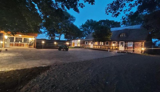 Cozy Hideaway - Rustic Charm & Outdoor Adventure 1