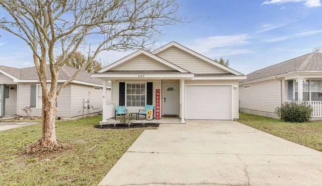 Cozy Hideaway! Spacious and centrally located. Pet Friendly!